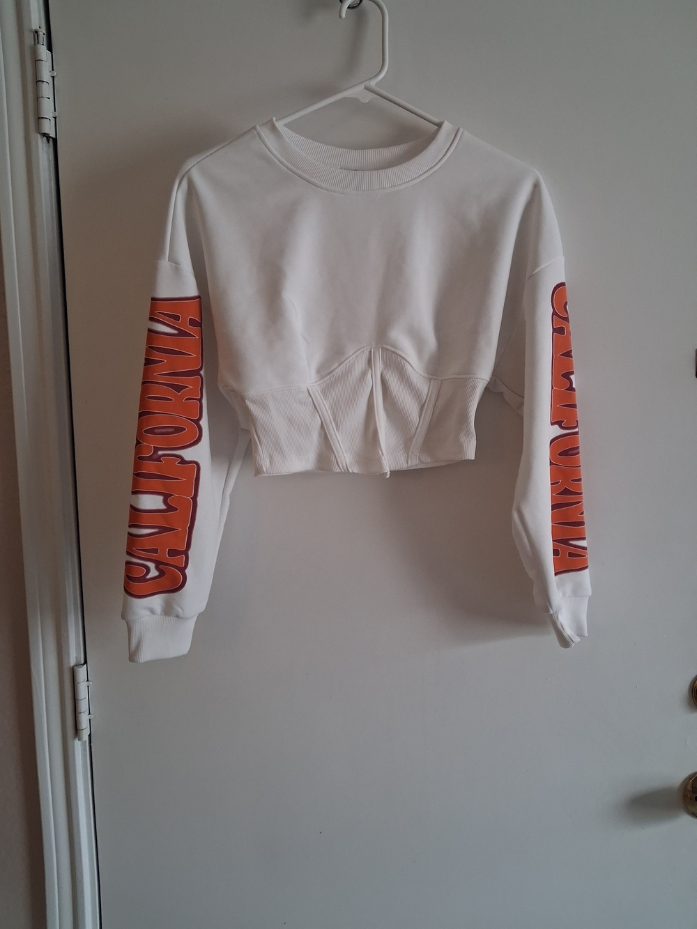SHEIN White Cropped Crewneck Sweatshirt with Orange 'California' Sleeve Print